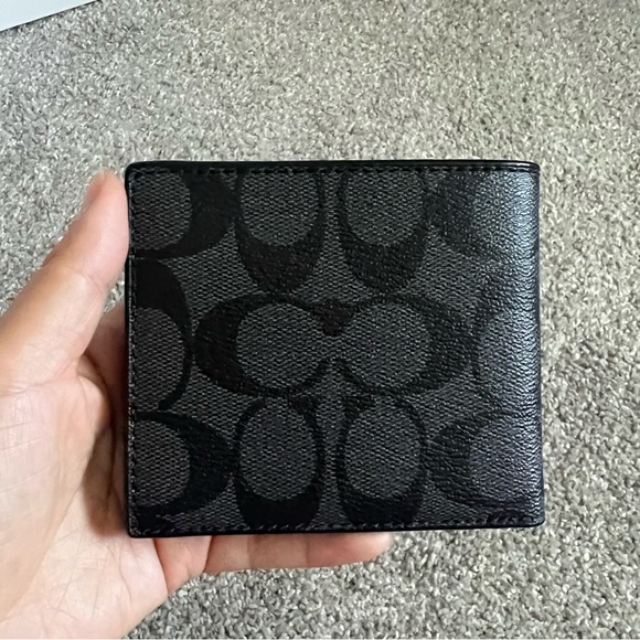 Coach billfold wallet NWT - Picture 1 of 9